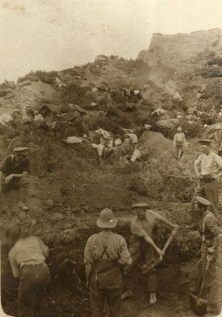 Soldiers of the Wellington Battalion dig trenches on Walker’s Ridge in the days immediately after the landing.